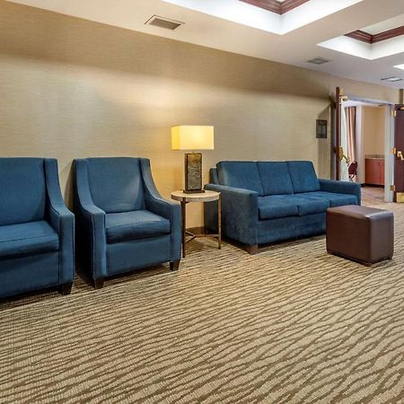 Comfort Suites Newark - Harrison Екстер'єр фото