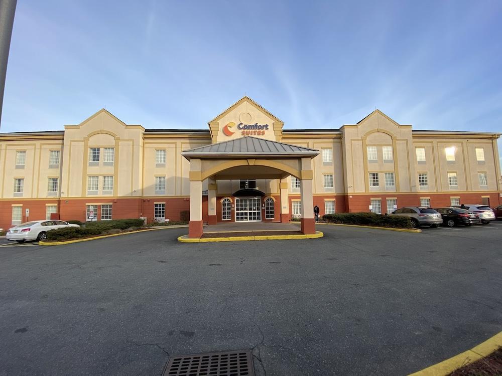 Comfort Suites Newark - Harrison Екстер'єр фото