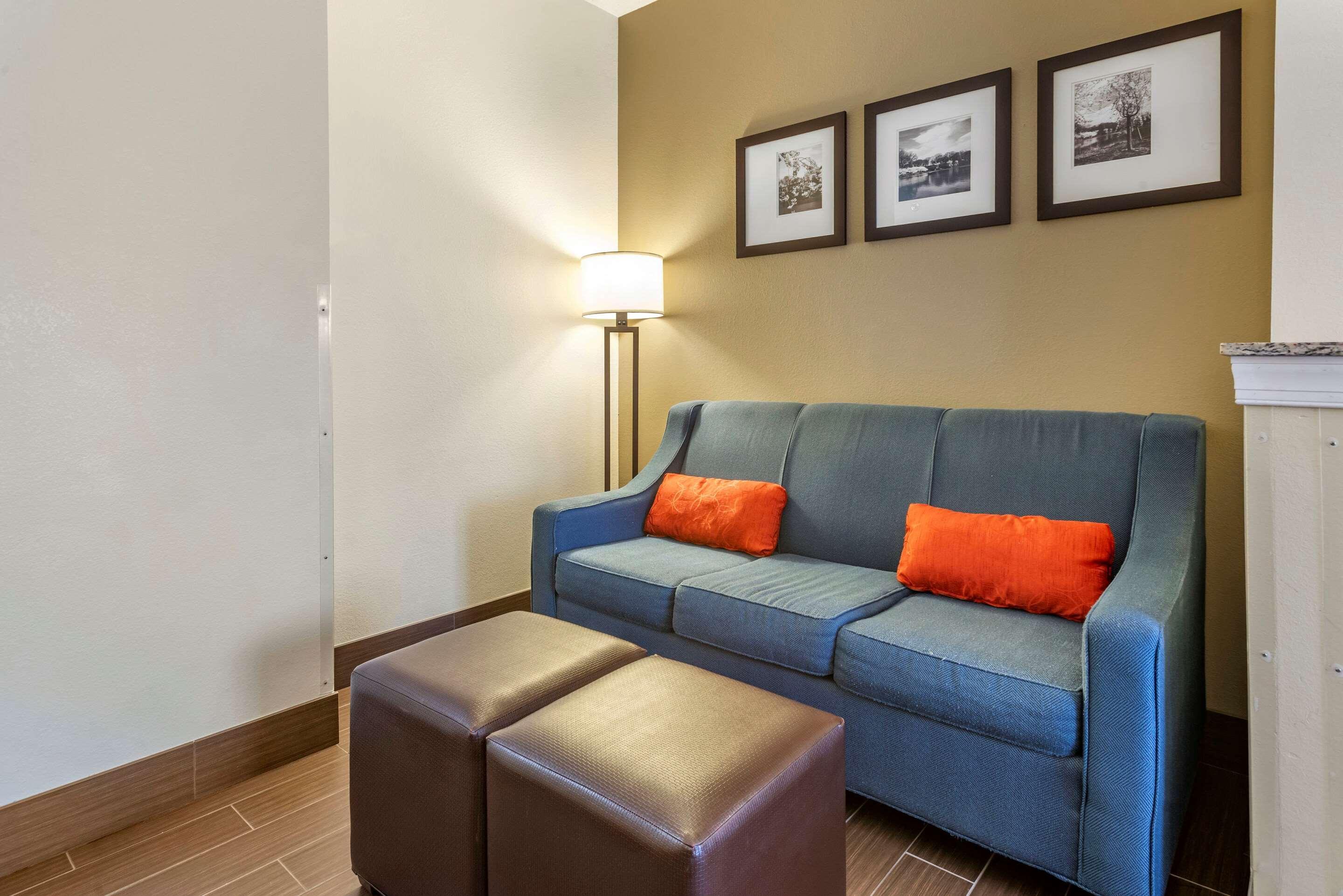Comfort Suites Newark - Harrison Екстер'єр фото