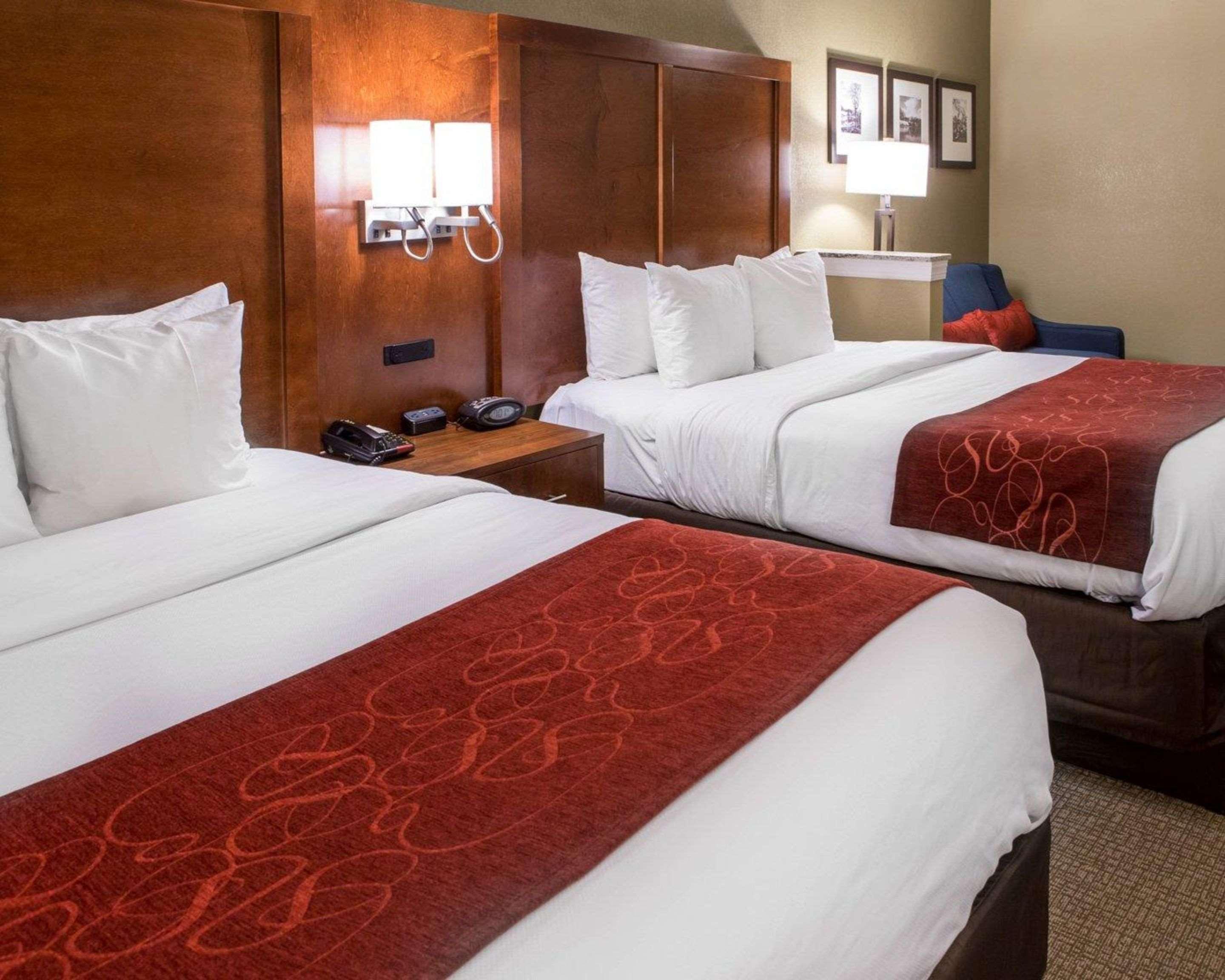 Comfort Suites Newark - Harrison Екстер'єр фото