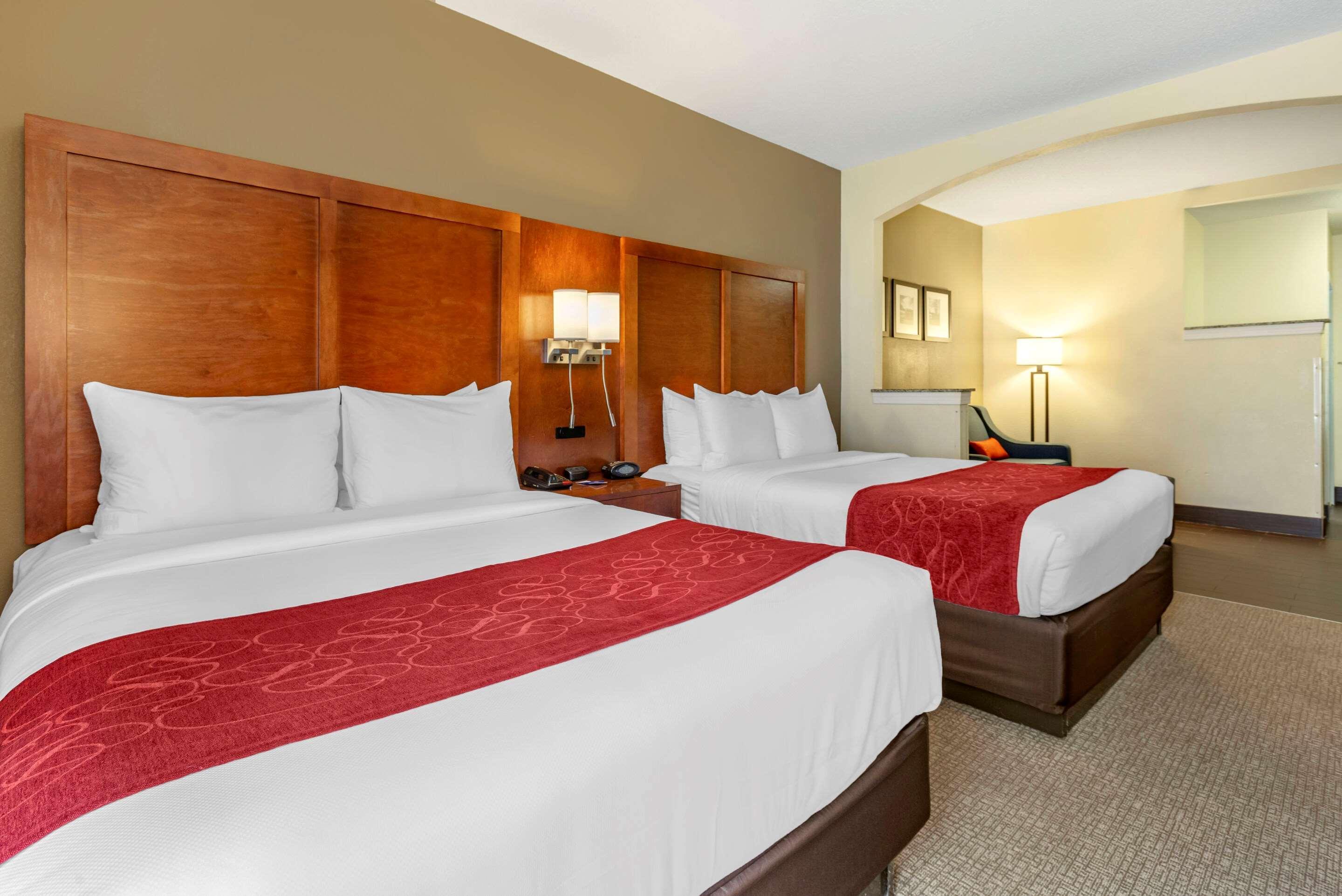 Comfort Suites Newark - Harrison Екстер'єр фото