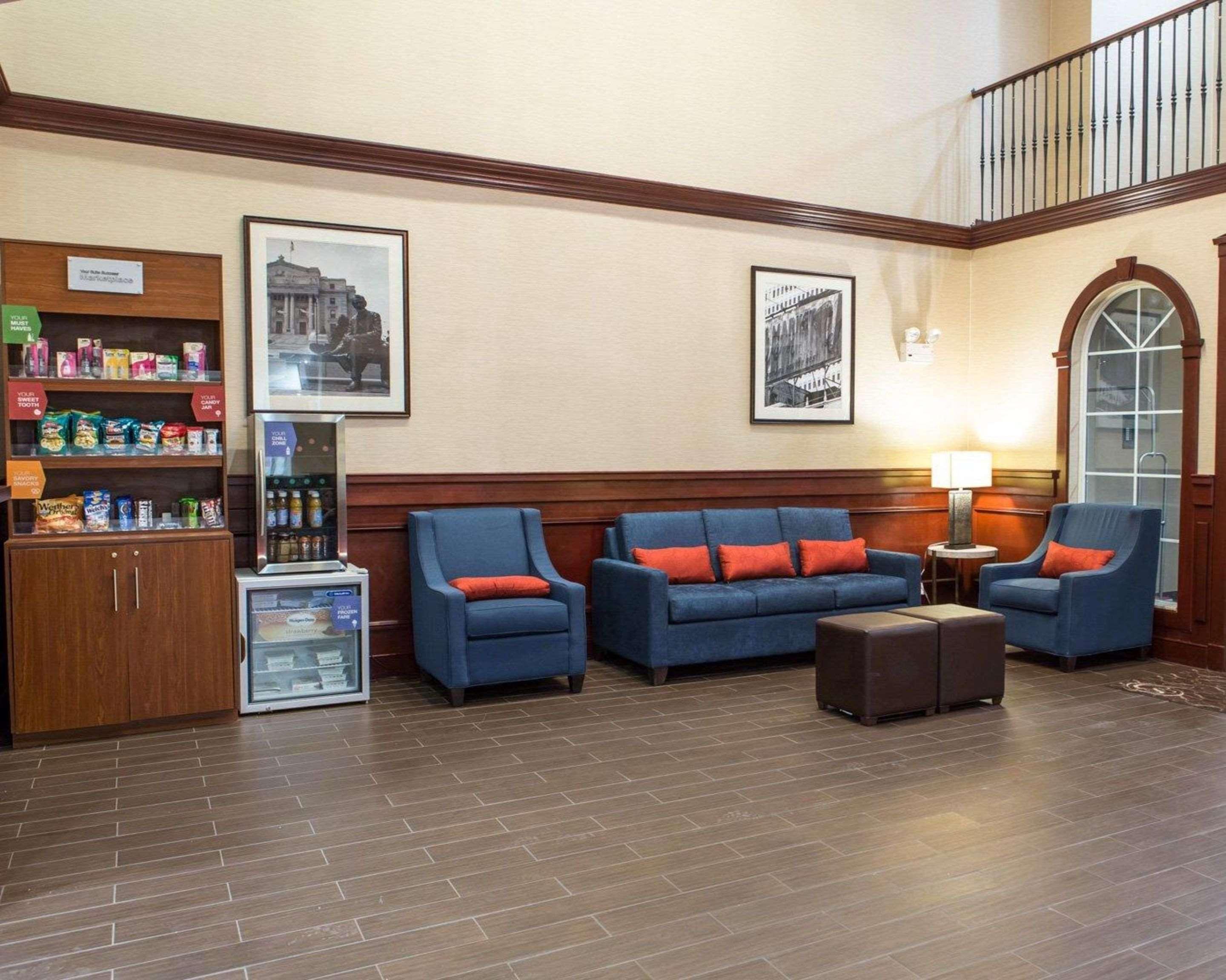 Comfort Suites Newark - Harrison Екстер'єр фото