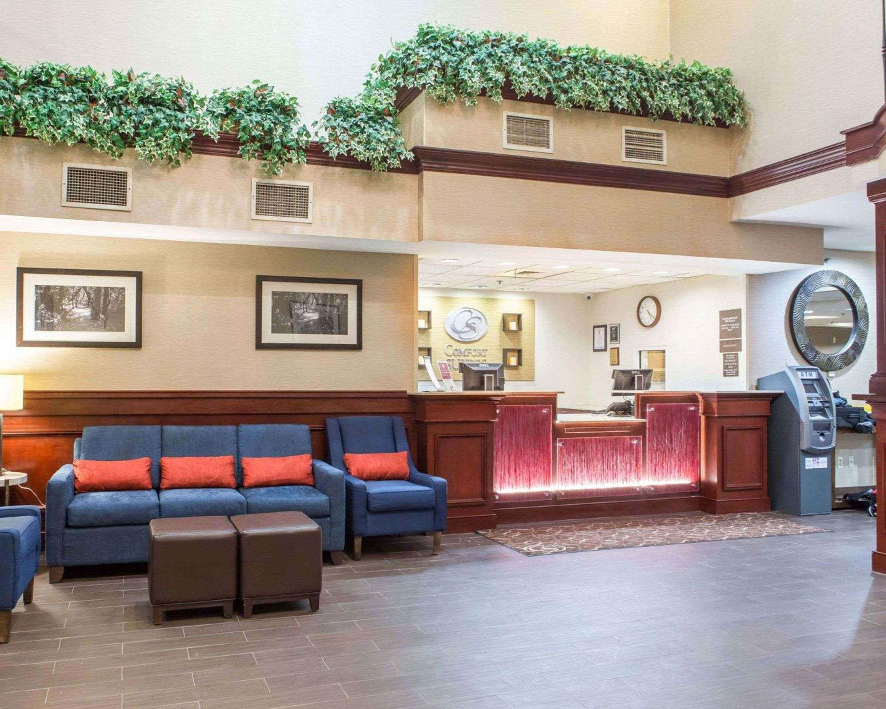 Comfort Suites Newark - Harrison Екстер'єр фото