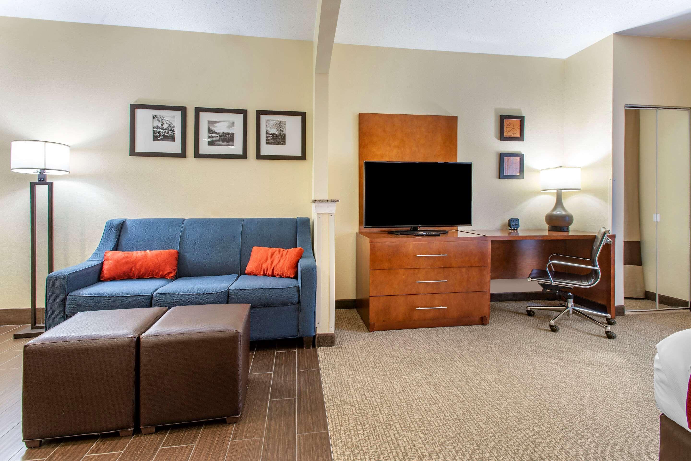 Comfort Suites Newark - Harrison Екстер'єр фото
