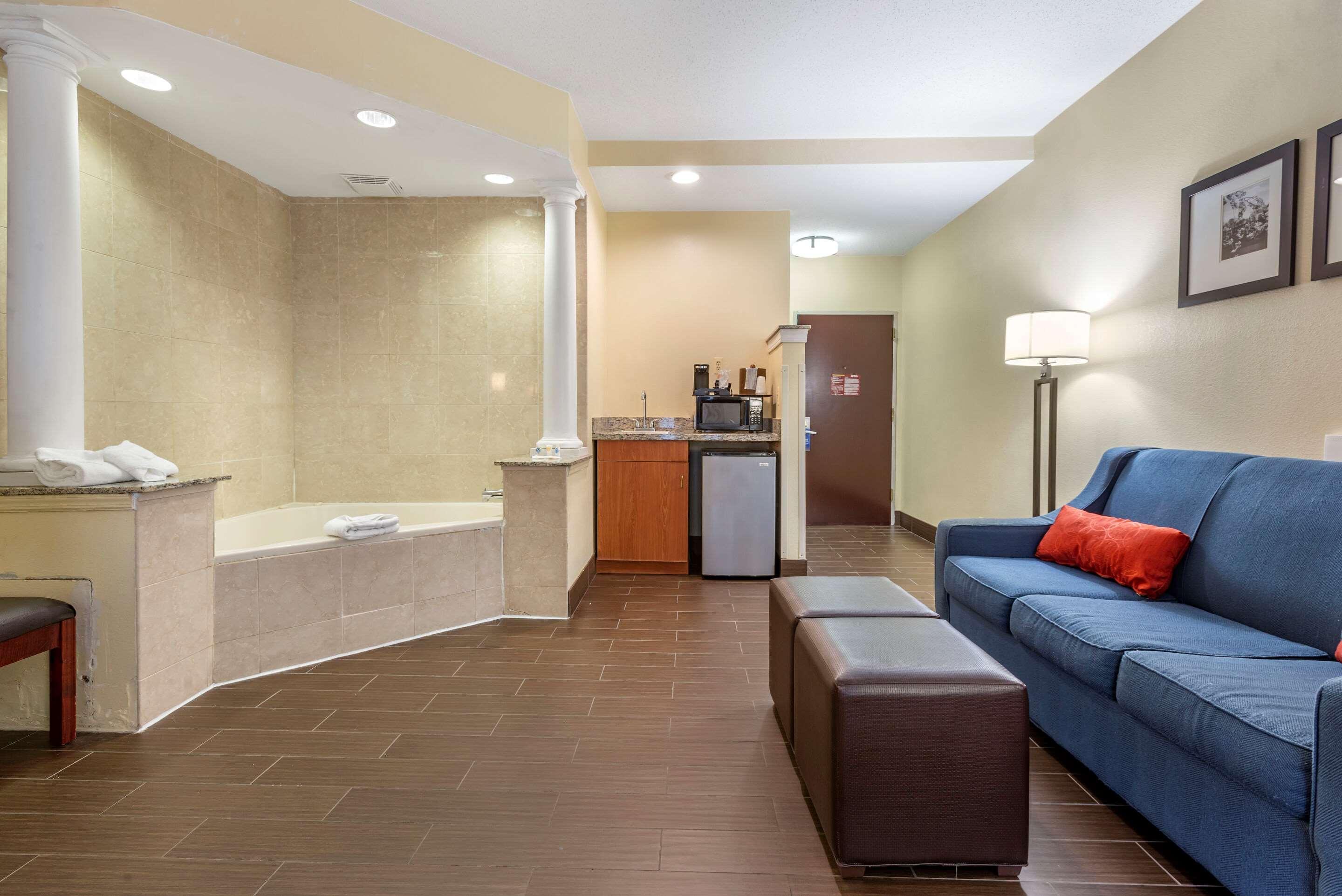 Comfort Suites Newark - Harrison Екстер'єр фото