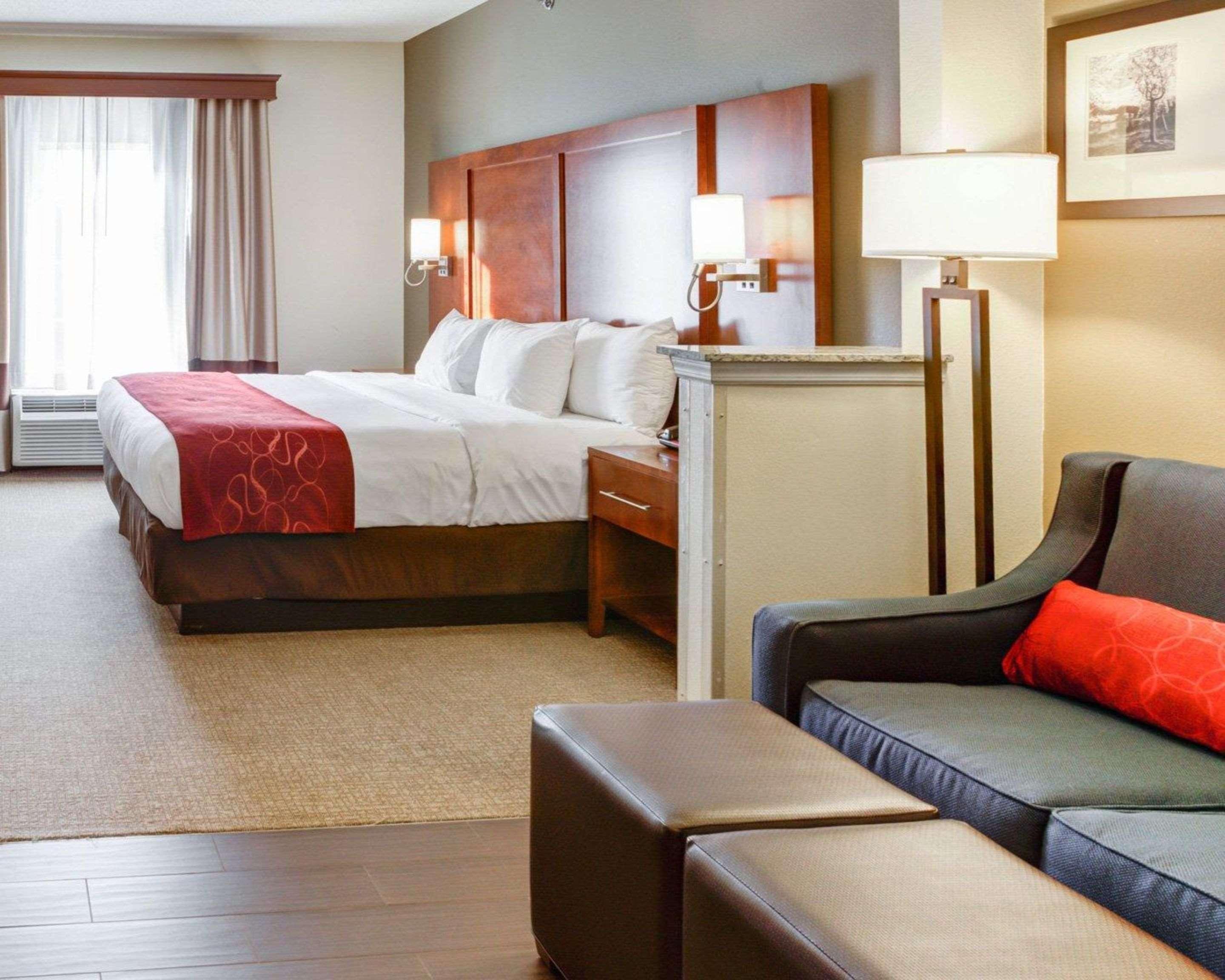 Comfort Suites Newark - Harrison Екстер'єр фото
