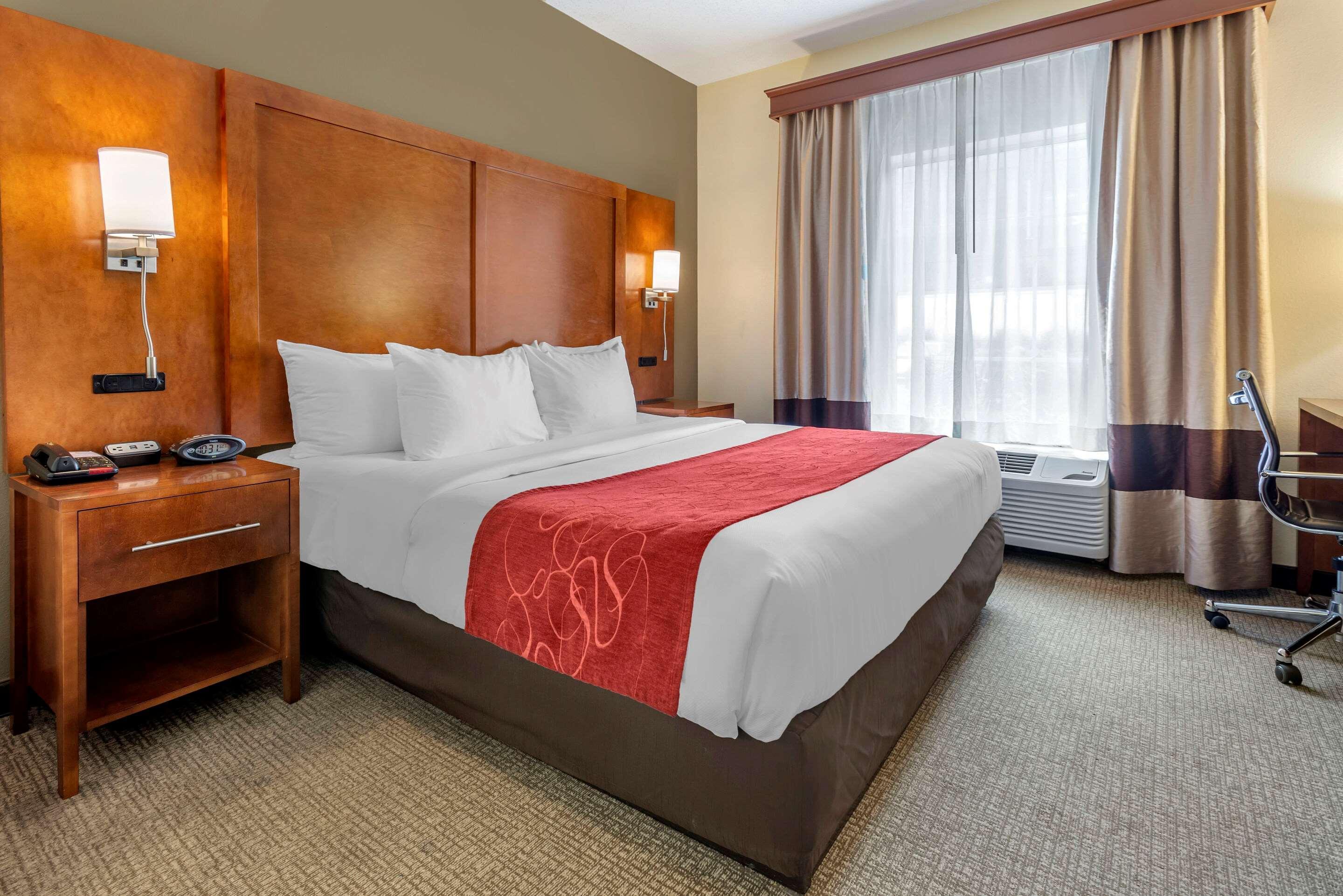 Comfort Suites Newark - Harrison Екстер'єр фото