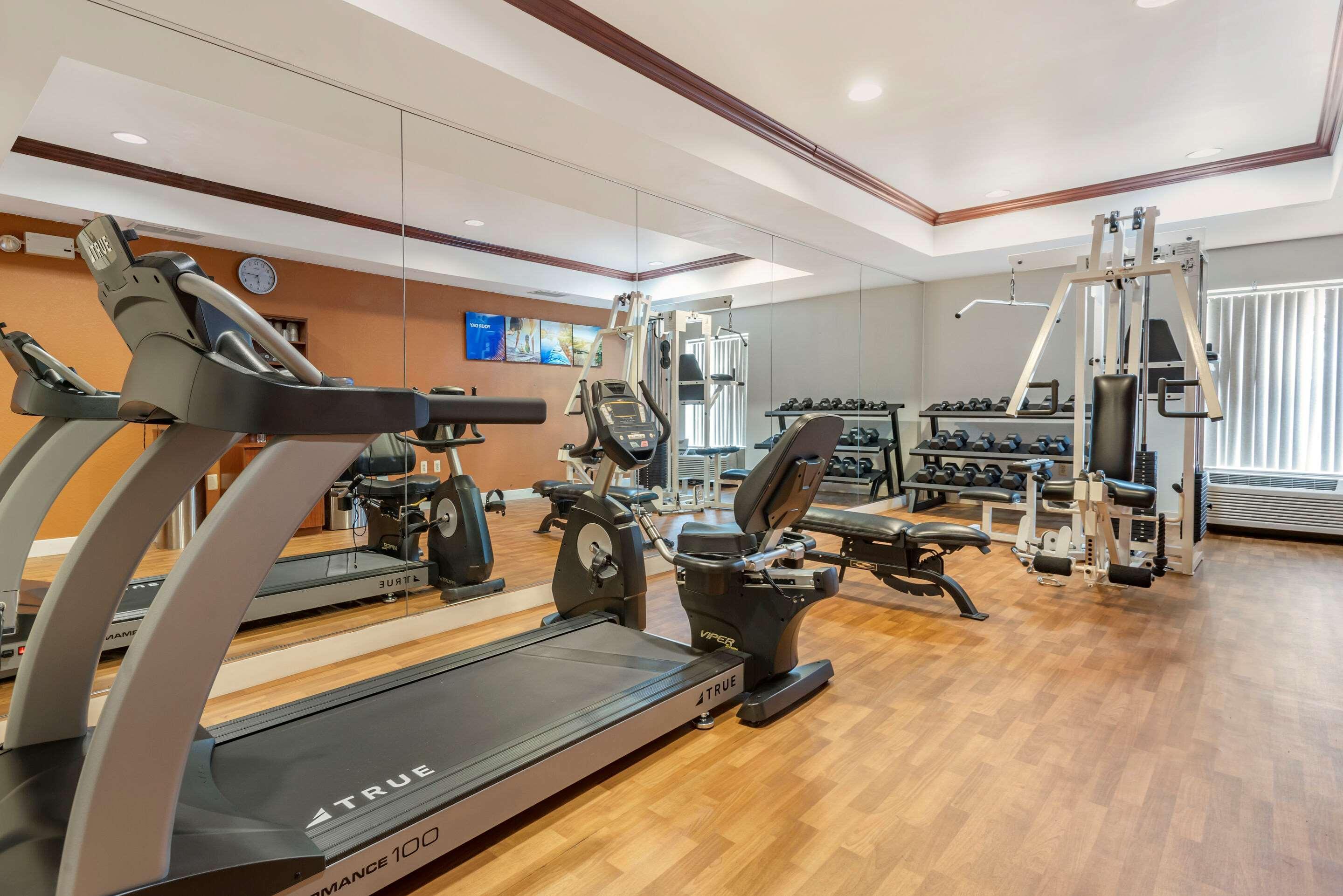 Comfort Suites Newark - Harrison Екстер'єр фото