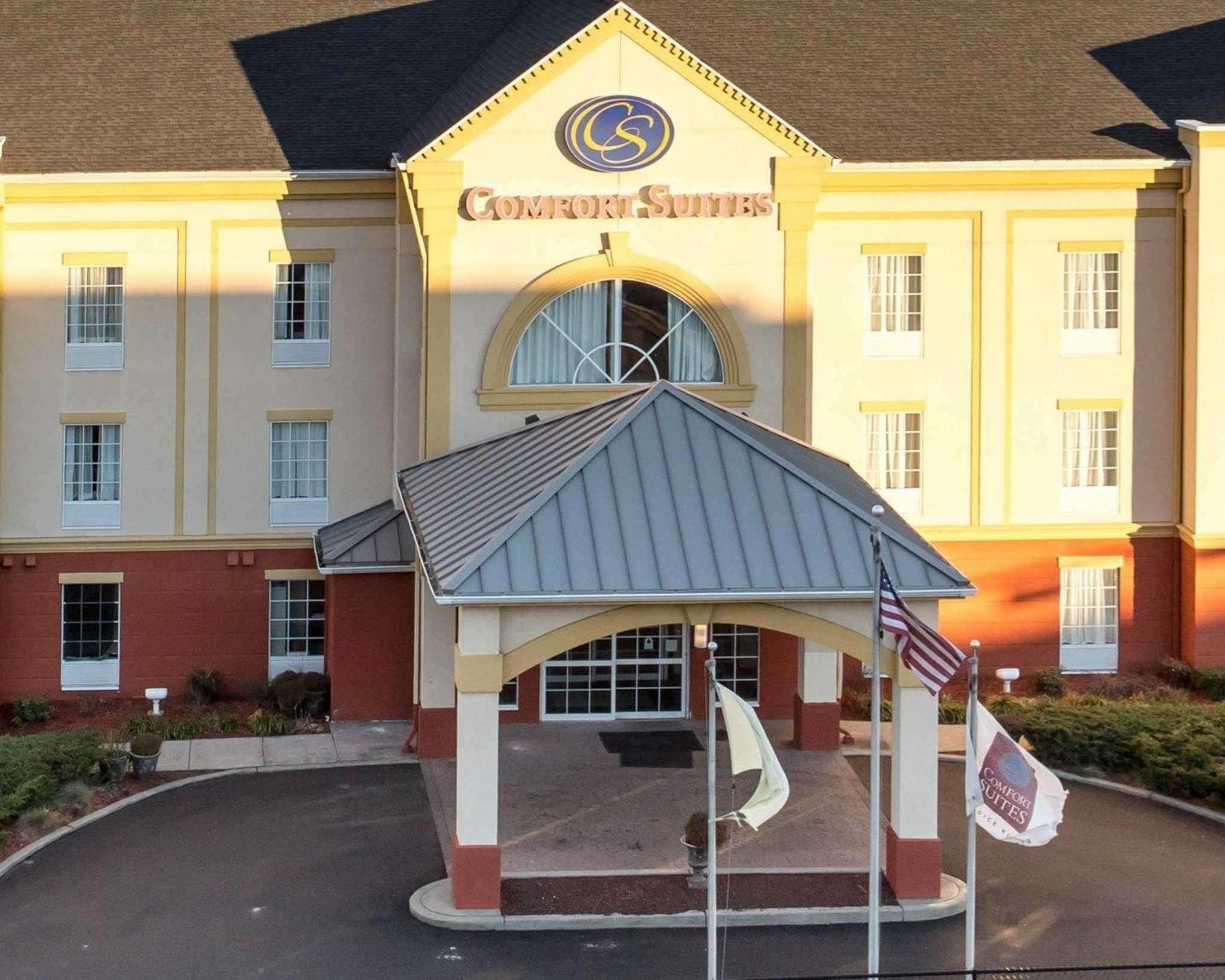 Comfort Suites Newark - Harrison Екстер'єр фото