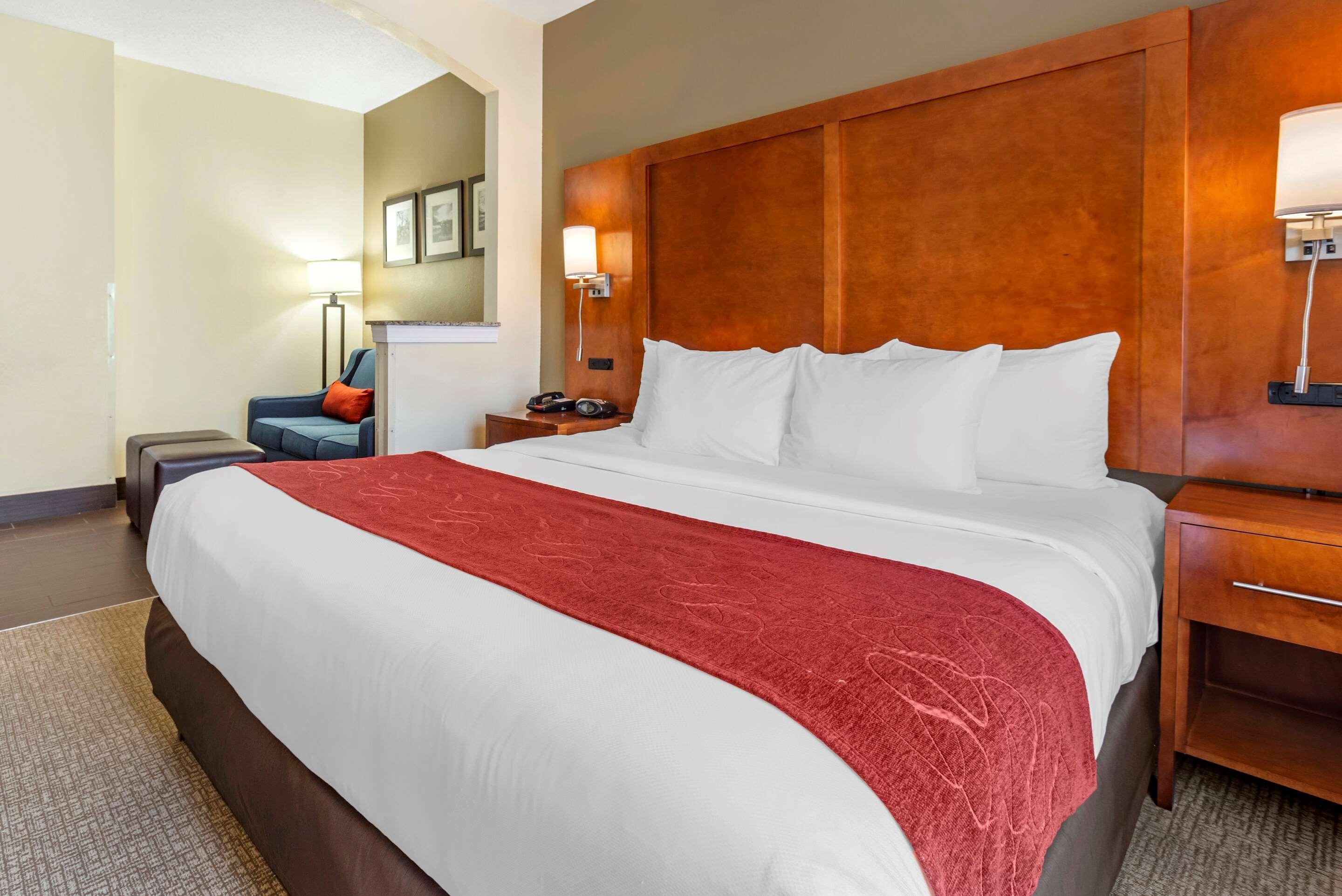 Comfort Suites Newark - Harrison Екстер'єр фото