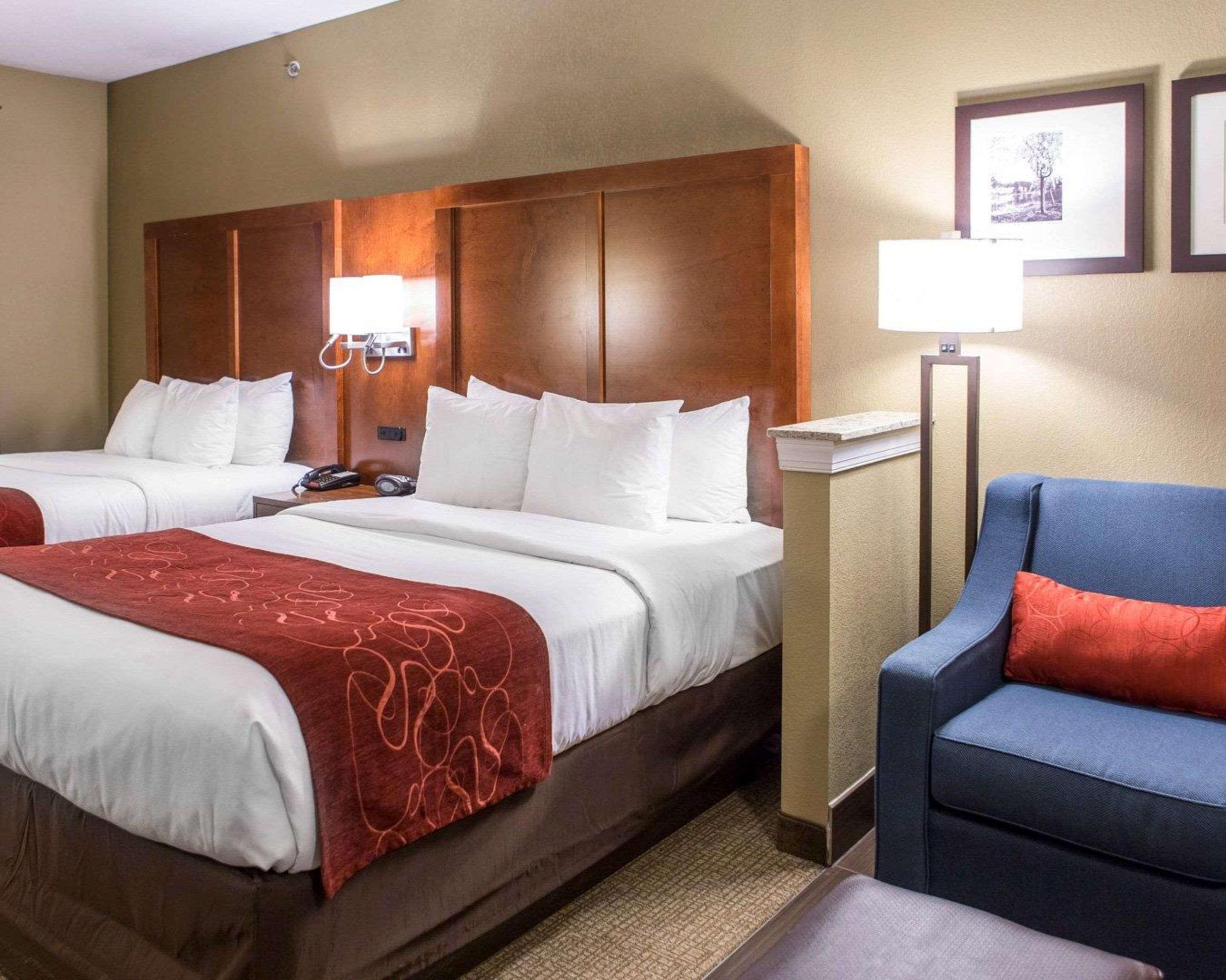 Comfort Suites Newark - Harrison Екстер'єр фото