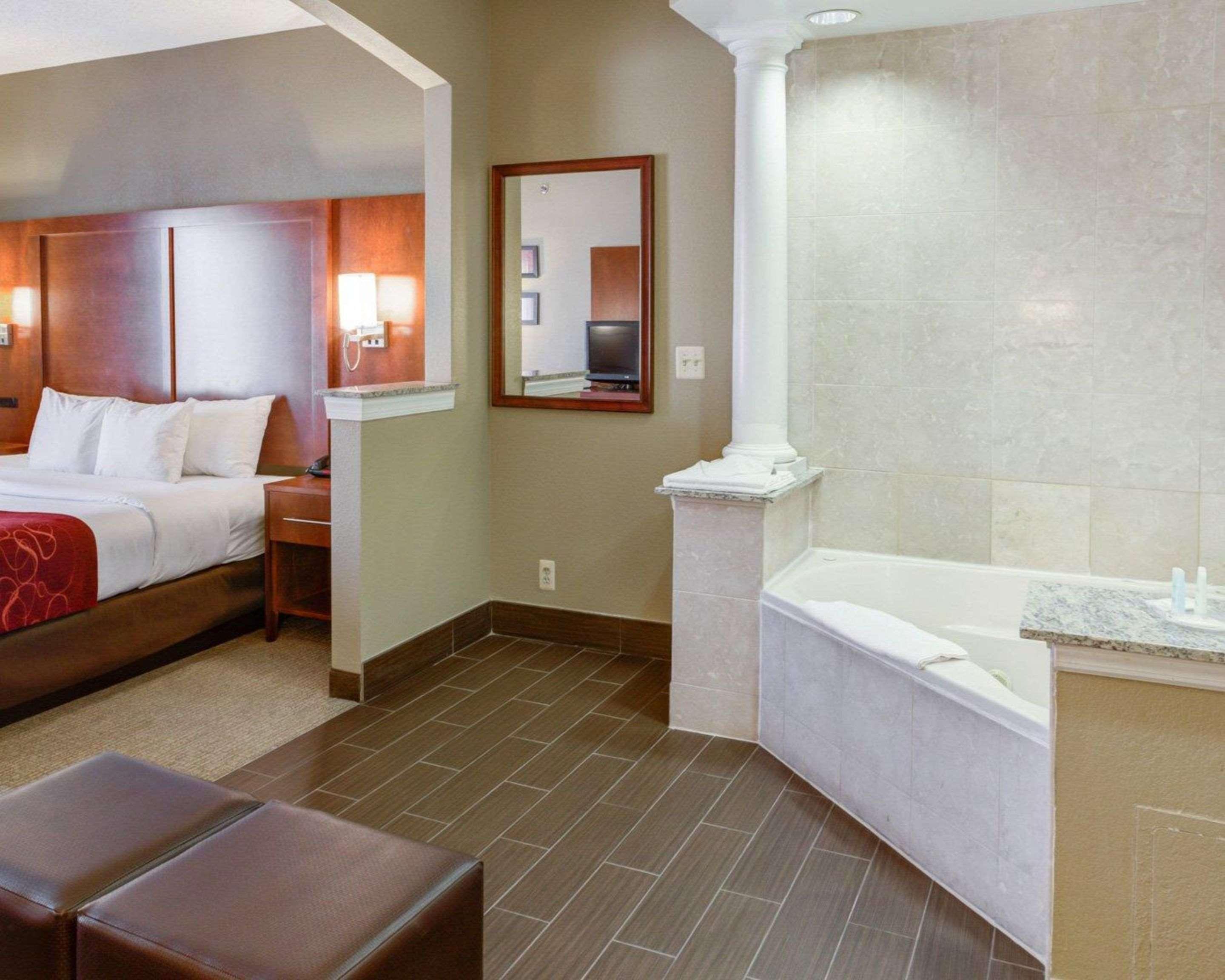 Comfort Suites Newark - Harrison Екстер'єр фото