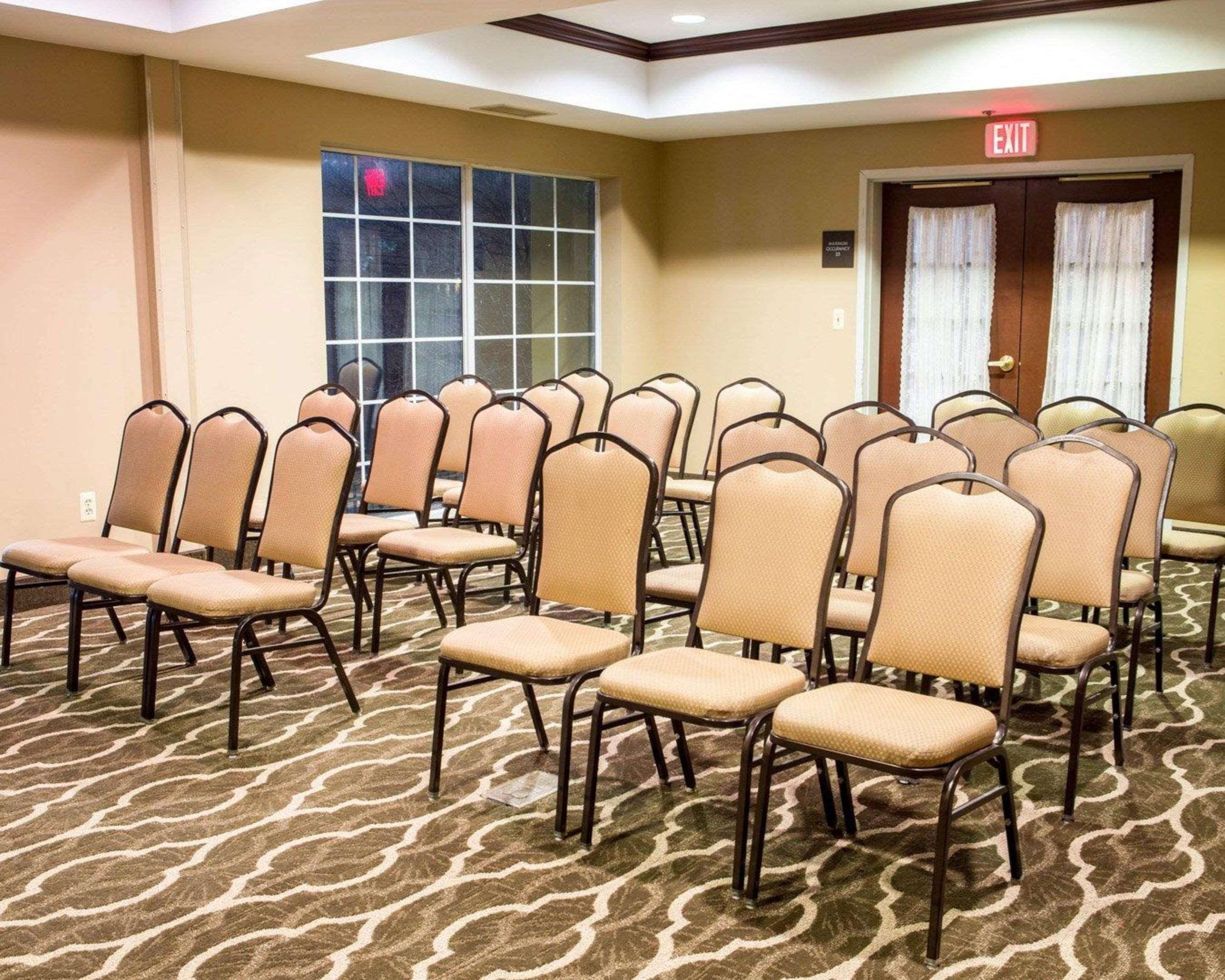 Comfort Suites Newark - Harrison Екстер'єр фото