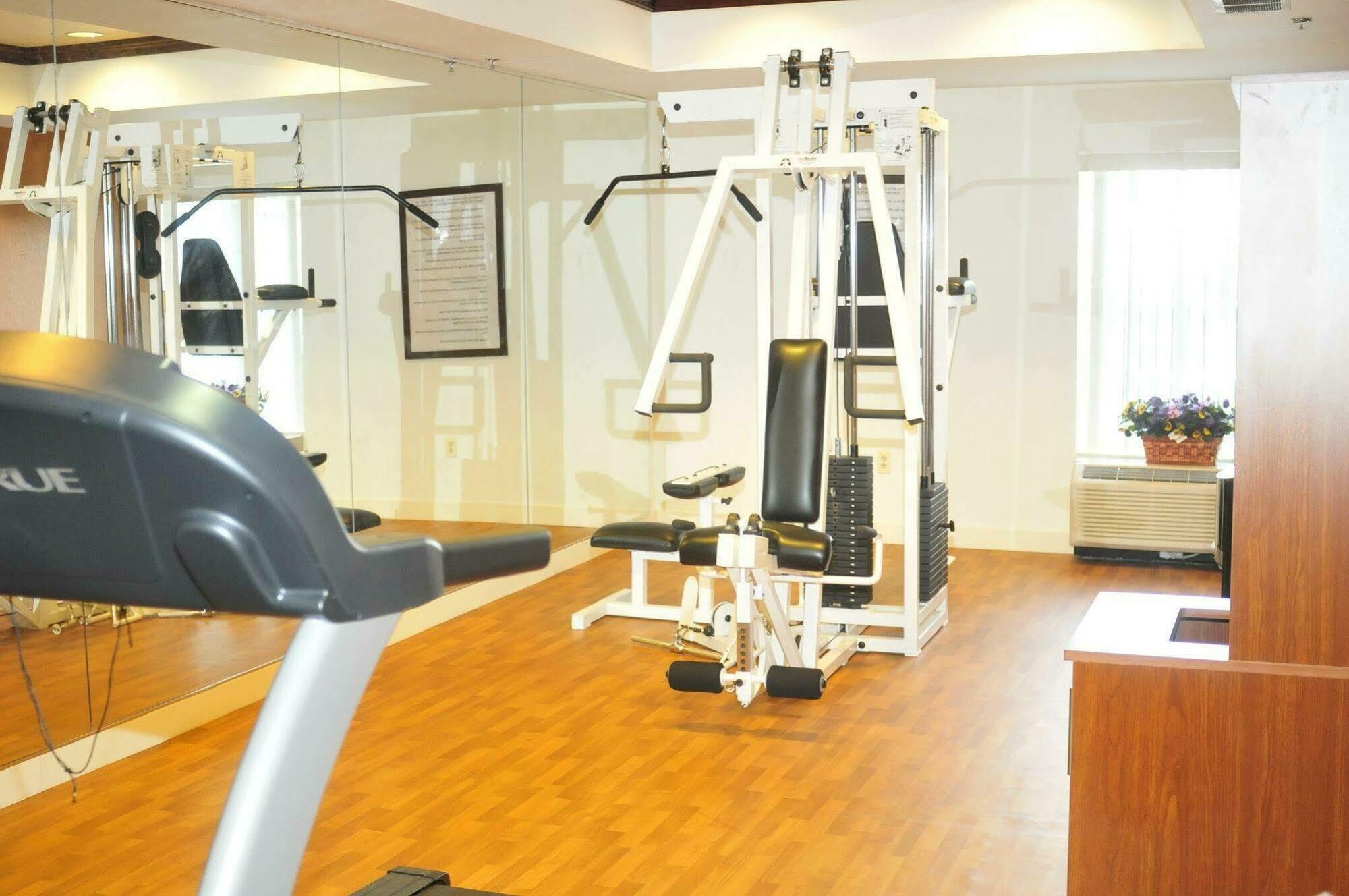 Comfort Suites Newark - Harrison Екстер'єр фото