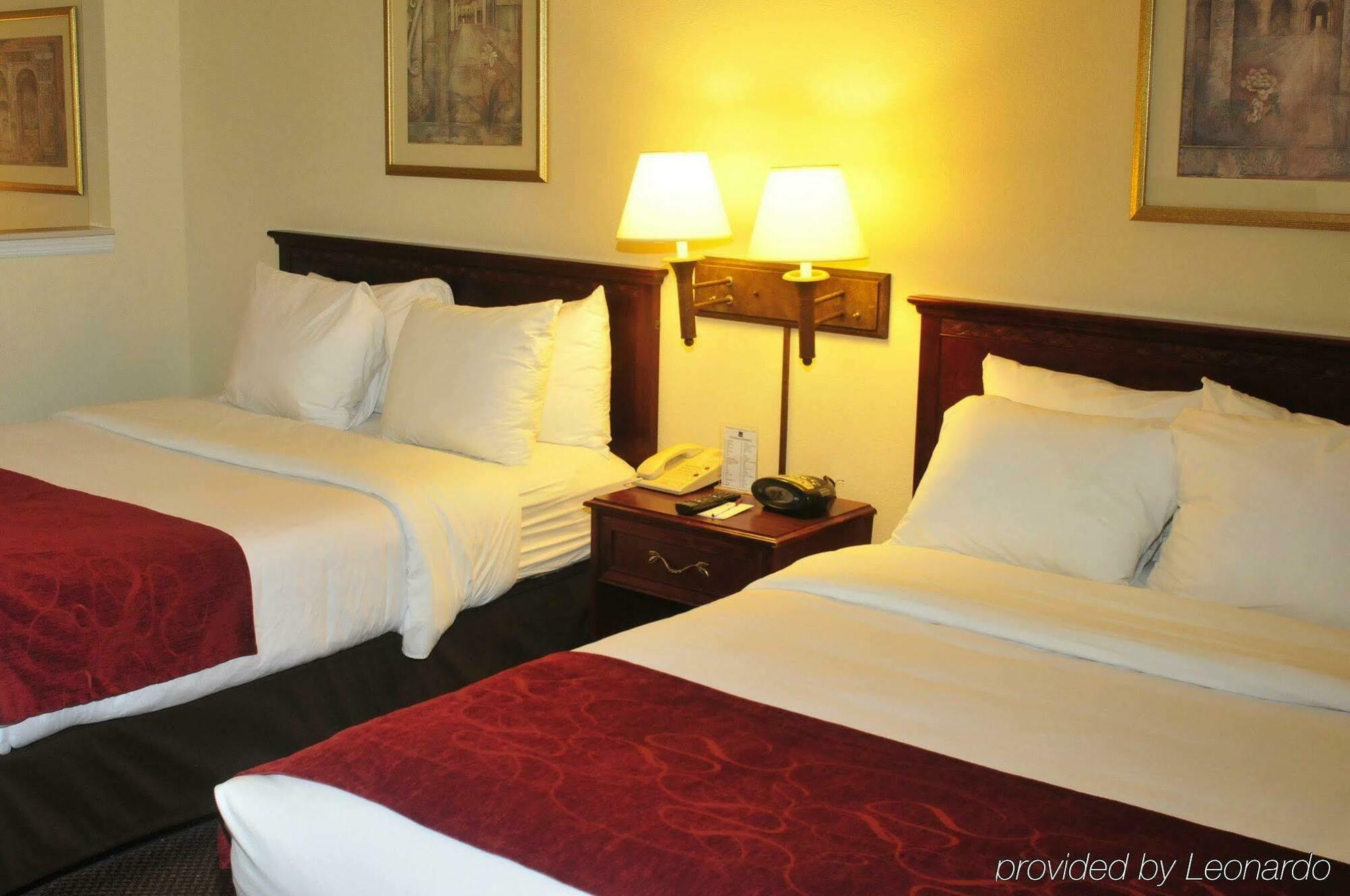 Comfort Suites Newark - Harrison Екстер'єр фото