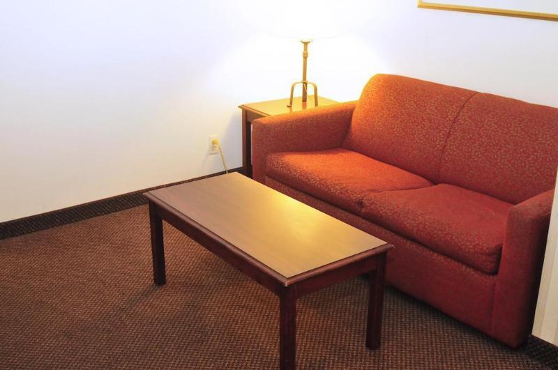 Comfort Suites Newark - Harrison Екстер'єр фото