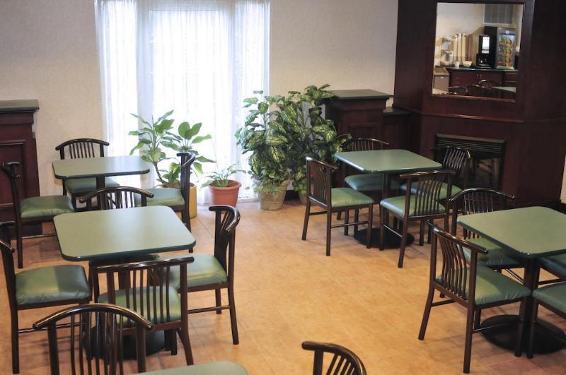 Comfort Suites Newark - Harrison Екстер'єр фото