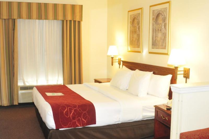Comfort Suites Newark - Harrison Екстер'єр фото